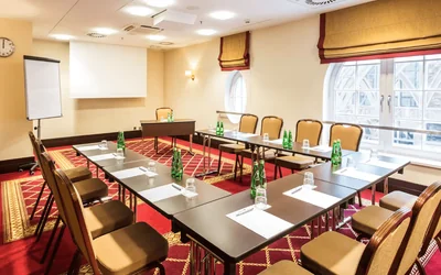 7 Things to Consider When Buying Meeting Room Chairs